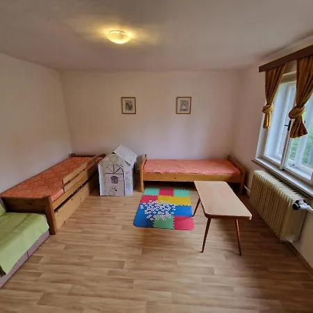 Rodinny Dum Se Zahradou A Ohnistem בית נופש Karlovice (Liberec)